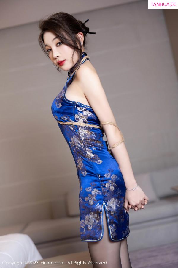 陈芝 芝芝Booty [XiuRen]高清写真图 2023.09.27 No.7453 徐莉芝Booty 旗袍美腿第35张图片